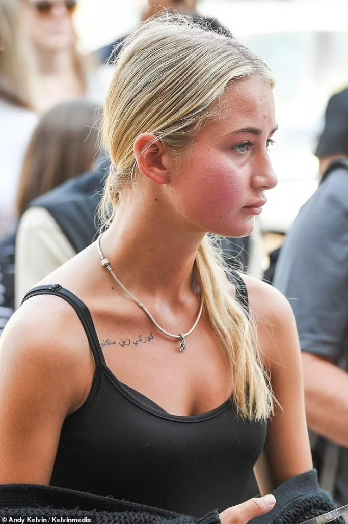 妹子恋爱4年才发现"男友"是女人！性爱17次都没发现！怒告性侵罪！网友：这床单咋滚的？
