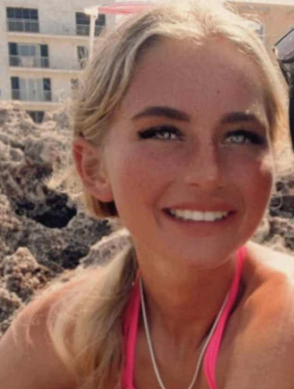 妹子恋爱4年才发现"男友"是女人！性爱17次都没发现！怒告性侵罪！网友：这床单咋滚的？