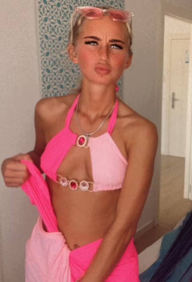妹子恋爱4年才发现"男友"是女人！性爱17次都没发现！怒告性侵罪！网友：这床单咋滚的？