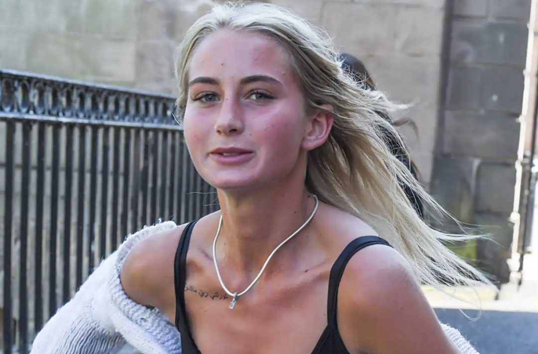 妹子恋爱4年才发现"男友"是女人！性爱17次都没发现！怒告性侵罪！网友：这床单咋滚的？
