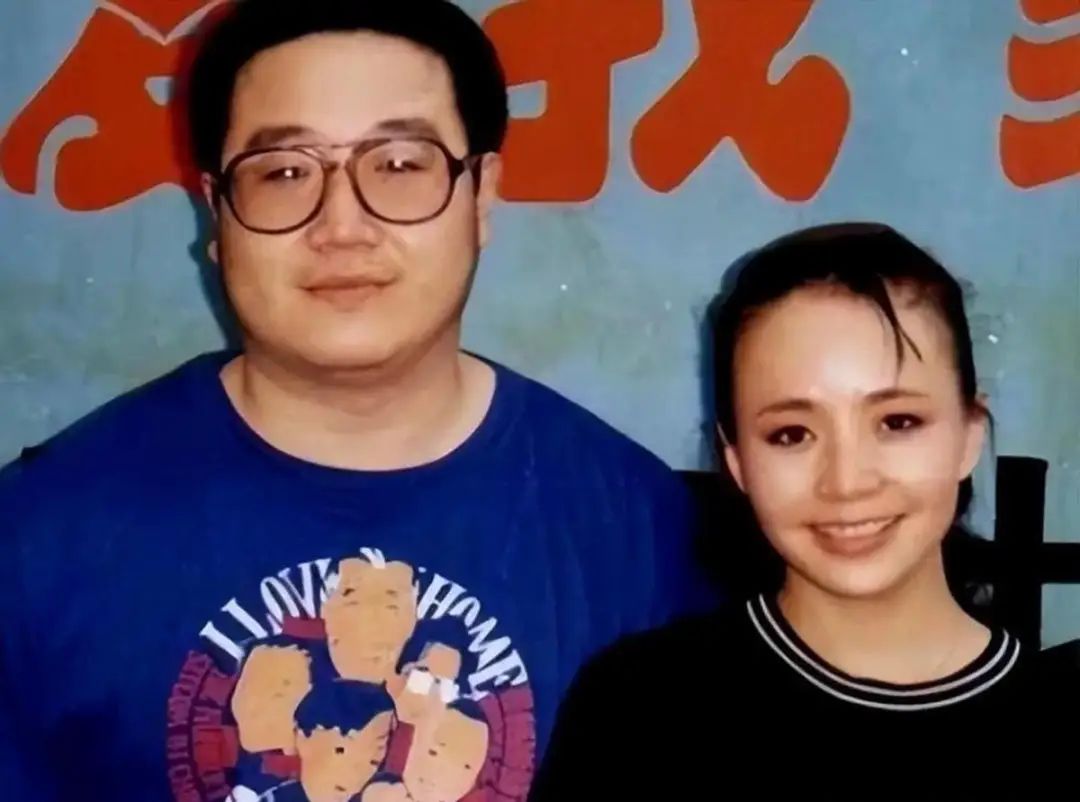 宋丹丹穿4万外套逛三里屯，63岁不显老显时尚，跟三婚老公很幸福（组图）