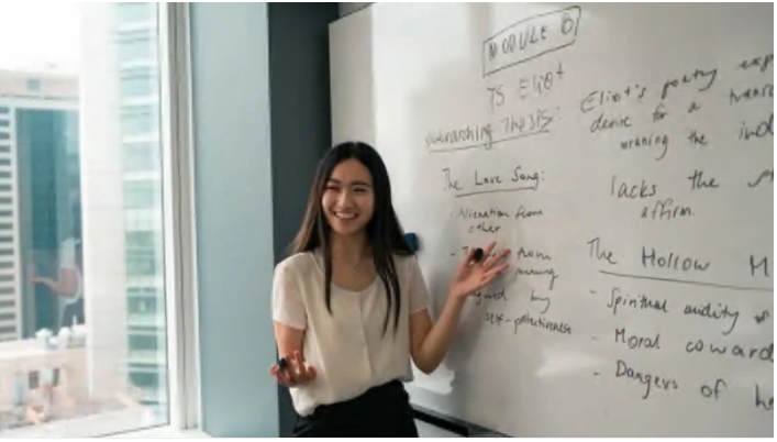 牛！澳华裔美女学霸从名校辍学，高考99.5，如今卖美甲年入百万