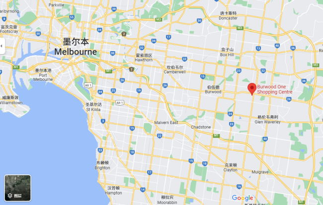 据9News消息，墨尔本西北部一名老年妇女被发现死于家中。今天，一名男子被指控谋杀。 据悉，6月12日下午5点40分左右，?81岁的老人被发现死在Maribyrnong区Macedon St的一所房子里。 维州警方表示，他们今天早上在South Yarra紧急逮捕了一名55岁的男子。 1687580127372919.png 警方在一份声明中说:“他被指控犯有一项谋杀罪。” 报道称目前他被羁押监狱，预计将于10月在Magistrates法院出庭。