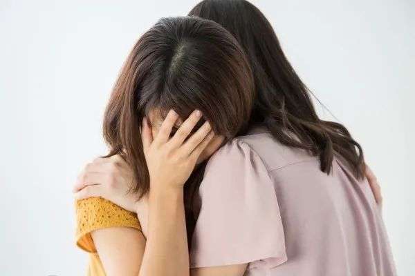 揭秘新加坡“狼群网”内幕：诱骗中国美女来新淘金，实则拍裸照强迫卖淫！