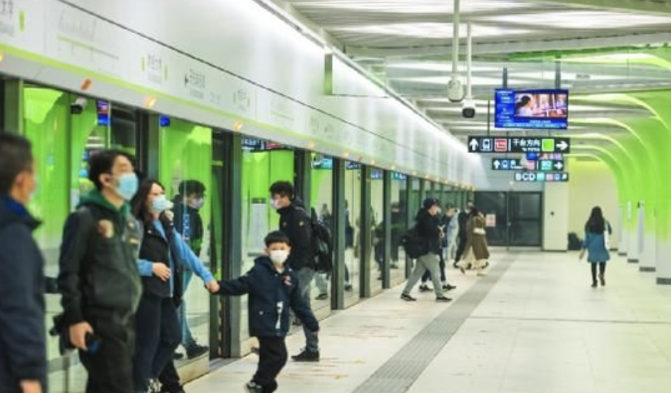 假期回国的留学生，都有哪些社死名场面？穿搭脱节、中英混杂、上厕所不带纸......像不像看到镜子里的自己？