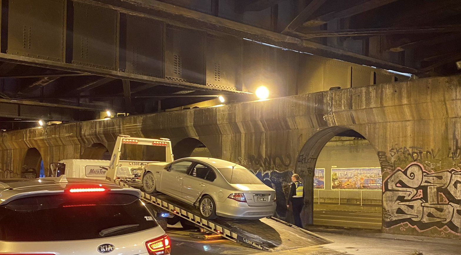 快讯！墨尔本东南区多名司机当街被劫车，歹徒疯狂撞车后逃离！警察出手了，但…