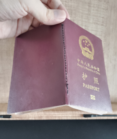 澳洲男子机场遭拘留12个小时，随后被遣返！只因护照上有了这个